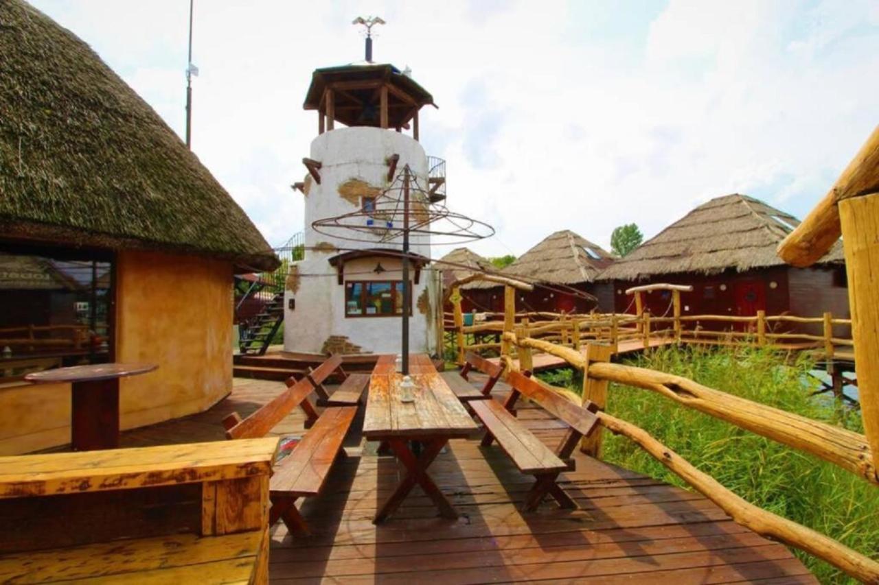 Overwater Cottage - Slovak Tahiti, Сенец Экстерьер фото