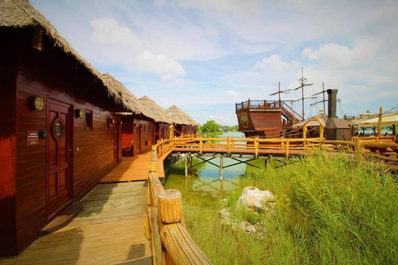 Overwater Cottage - Slovak Tahiti, Сенец Экстерьер фото