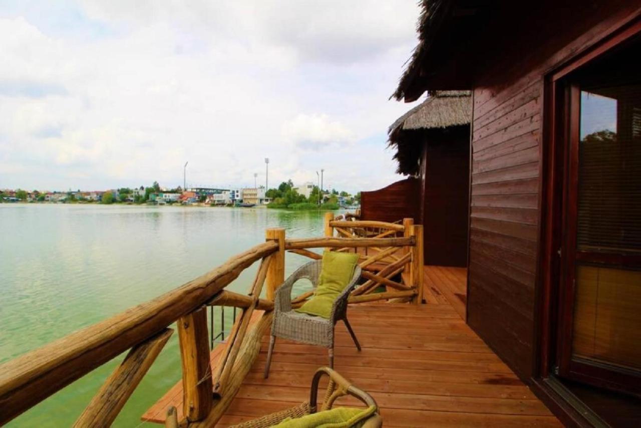 Overwater Cottage - Slovak Tahiti, Сенец Экстерьер фото